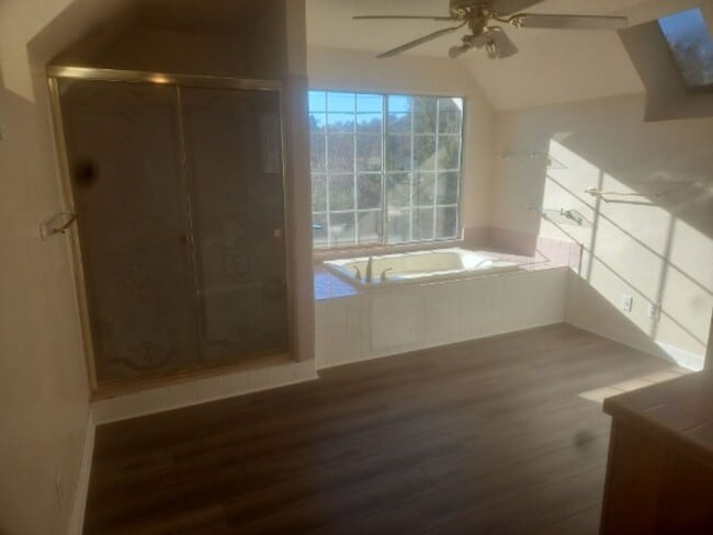 Building Photo - 520 Margot Ln