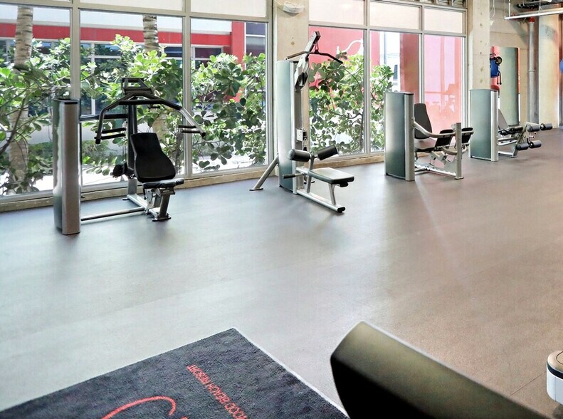 Building Photo - 350 New York St