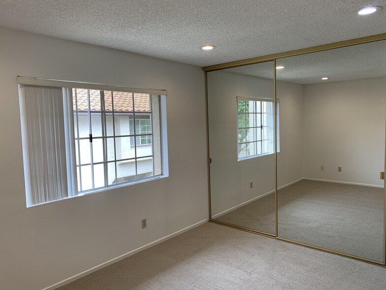 Guest bedroom - 5604 Las Virgenes Rd