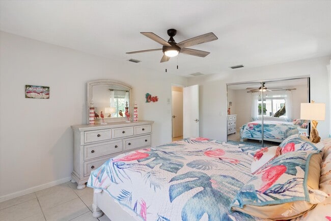 Building Photo - 830 NE Boca Bay Colony Dr