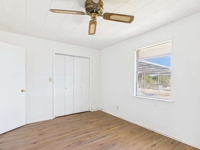 Building Photo - Unit 8