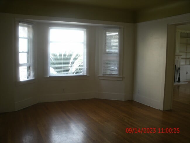 Building Photo - 1056 E 1st St