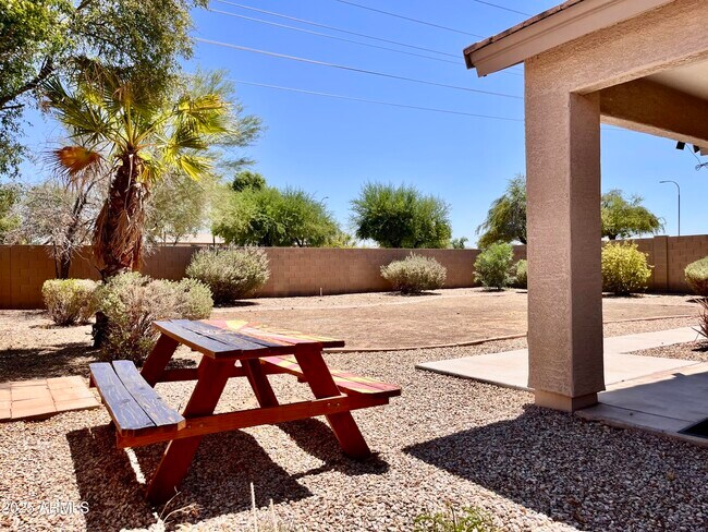 Building Photo - 1825 E Aloe Pl