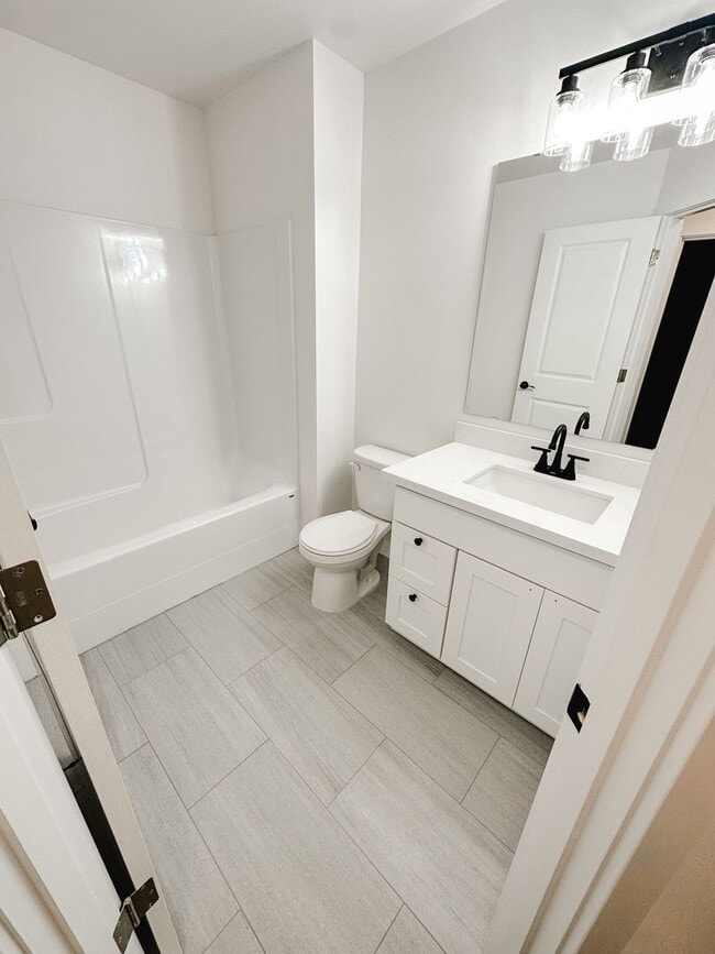 Building Photo - 202 Mashell Ave S