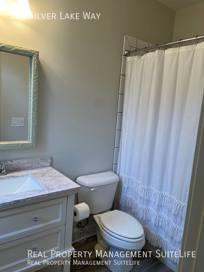 Building Photo - 115 Silver Lake Way