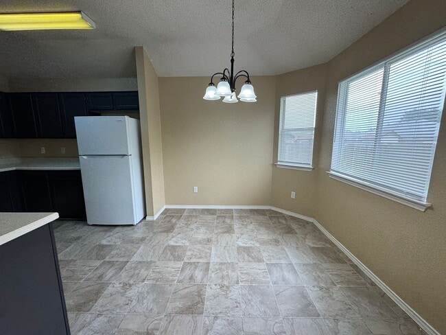 Building Photo - 5006 Glenoak Dr
