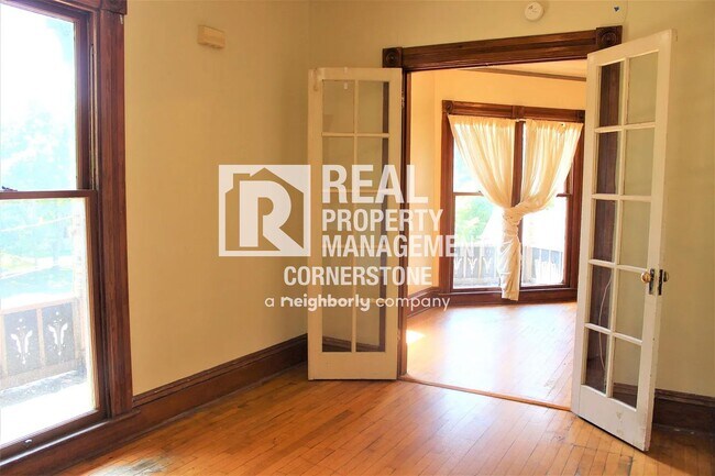 Building Photo - 808 W Kalamazoo Ave