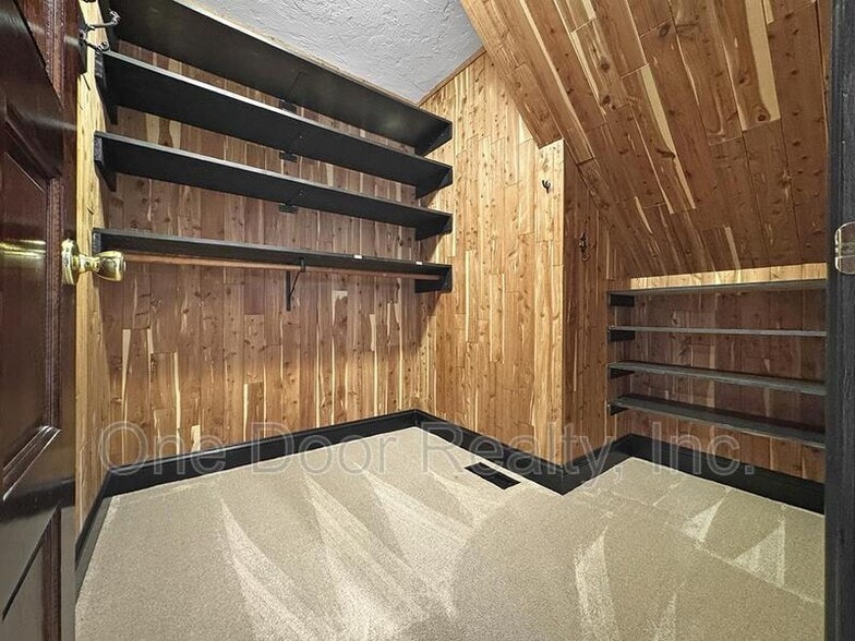 Building Photo - 109 Elizabeth Meriwether