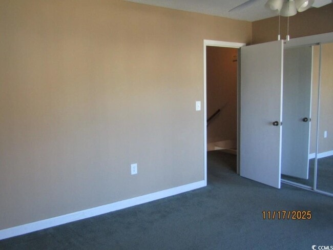 Building Photo - 928 Villa Dr