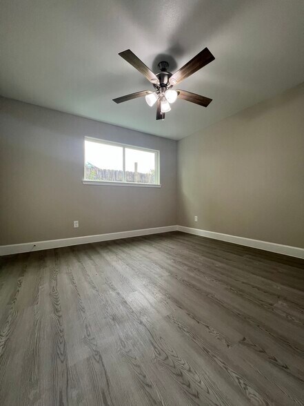 Building Photo - 3305 Red Bluff Rd