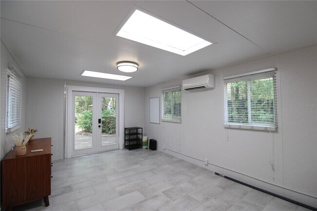 Building Photo - 3745 SW 6th Pl