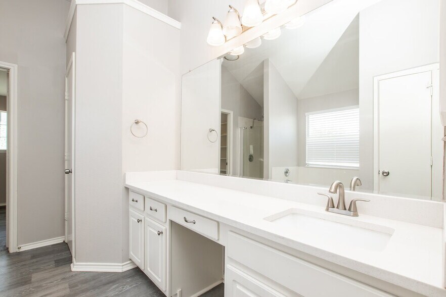 Building Photo - 121 Castle Dr