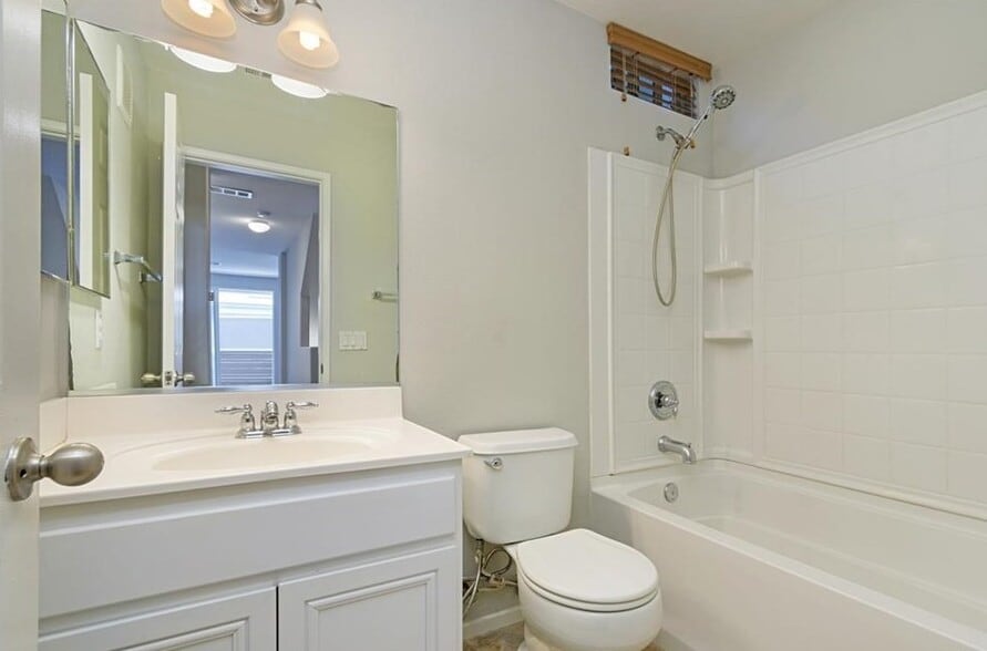 Building Photo - 16910 Bixby St