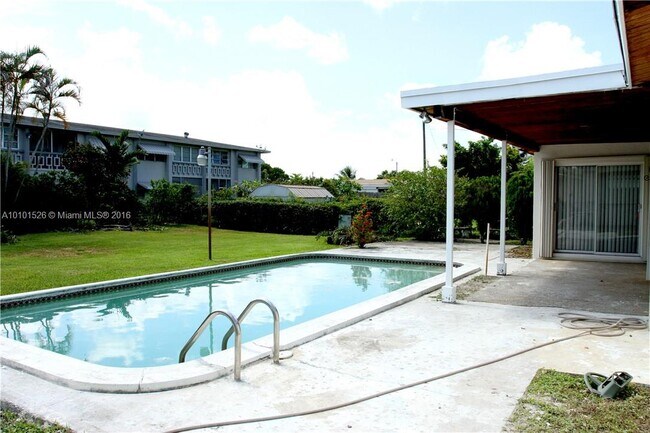 Building Photo - 3414 W Lake Pl