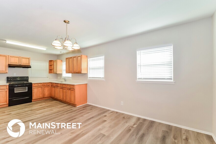 Building Photo - 3307 S Park Ave