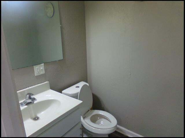 Building Photo - 7410 Valley Dr