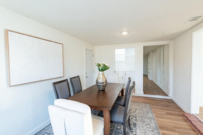 Building Photo - Modern Chic 3 Bedroom W/ Flex Space!