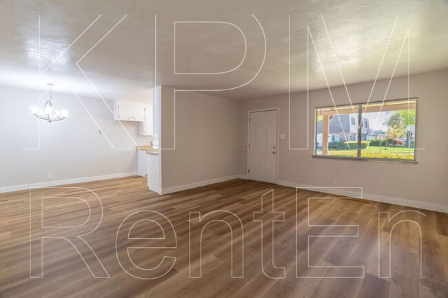Building Photo - 443 E Robinhood Dr