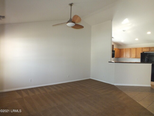 Building Photo - 255 Colony Dr