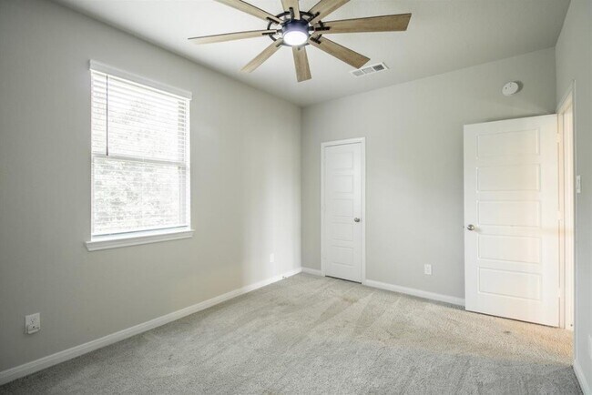 Building Photo - 21449 Kings Guild Ln