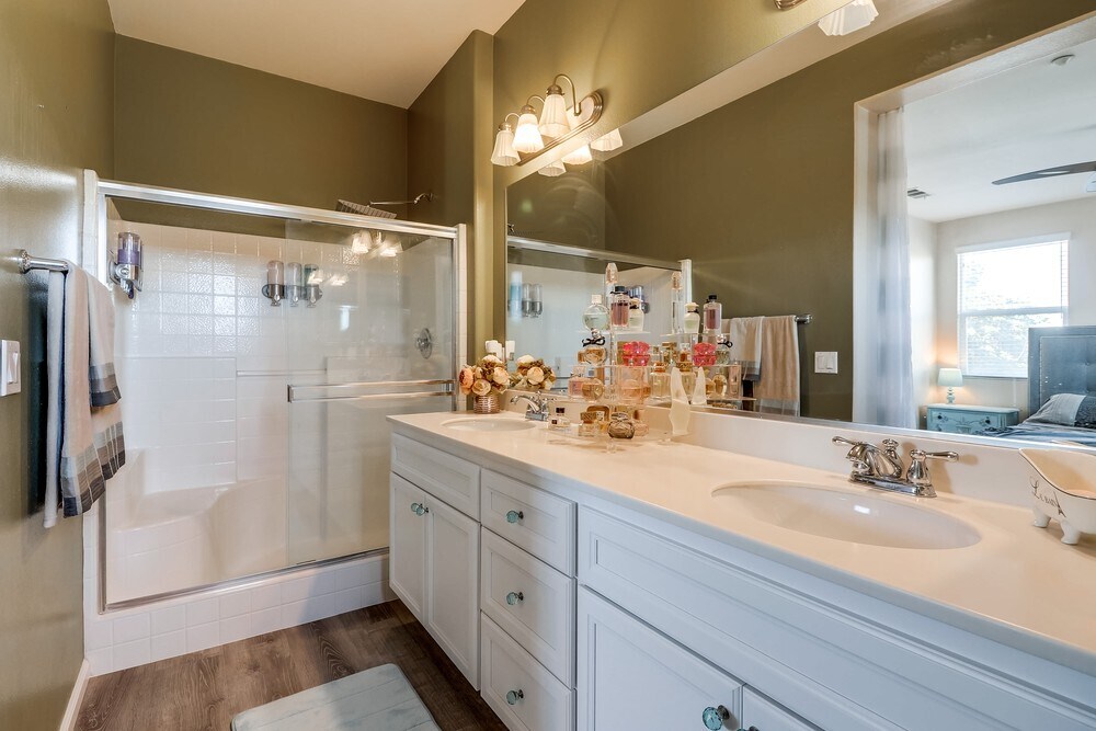 Master Bath - 4300 Newton Ave