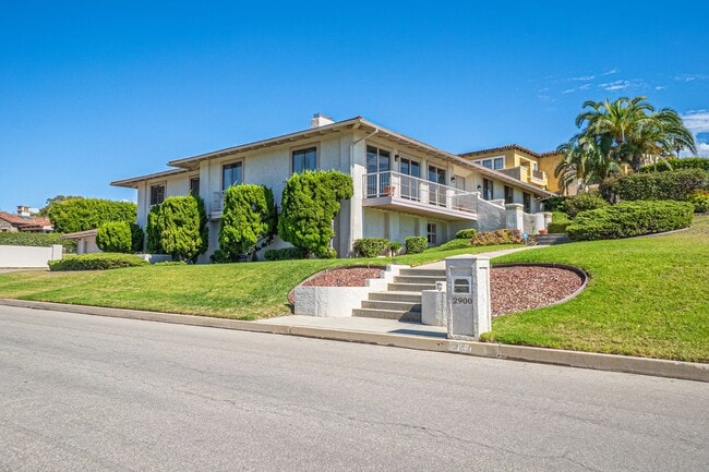 Building Photo - Ocean View Prime Location