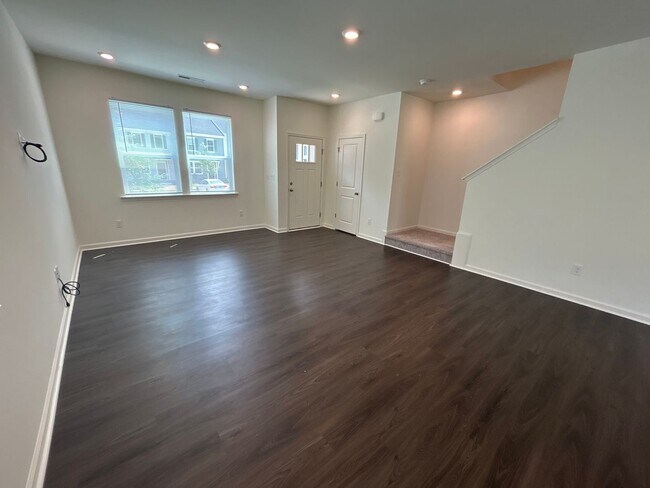 Building Photo - 3 Bedroom | 2.5 Bathroom End Unit Raleigh ...