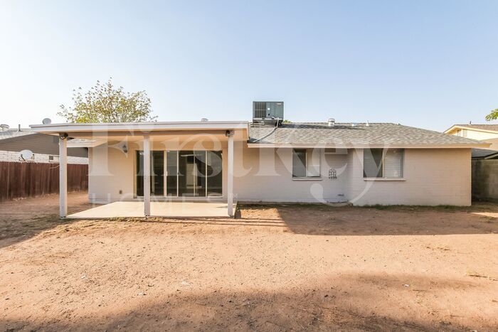 Building Photo - 5627 W Sunnyslope Ln
