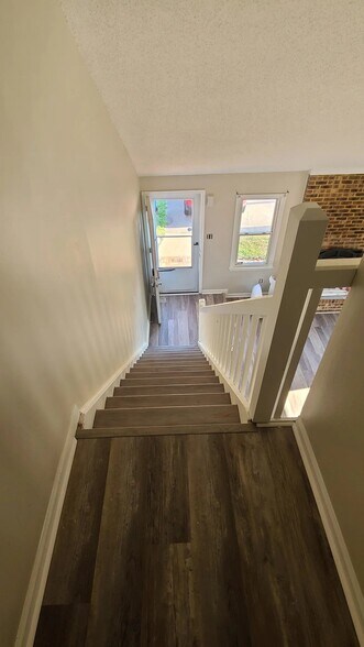 Building Photo - 1120 Crist Pl