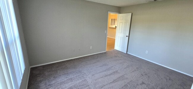 Building Photo - 136 Pine Island Cir