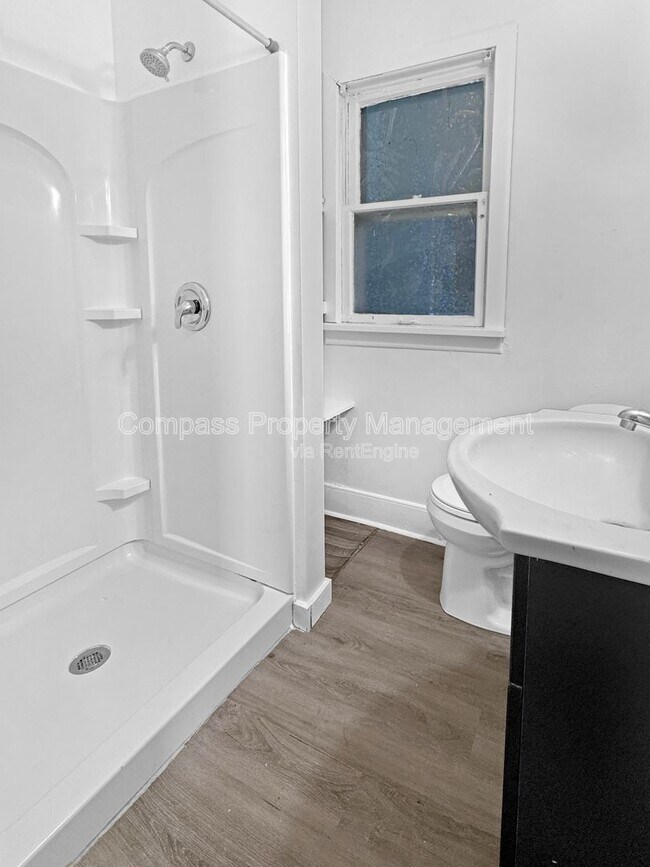 Building Photo - 644 Fulton St E