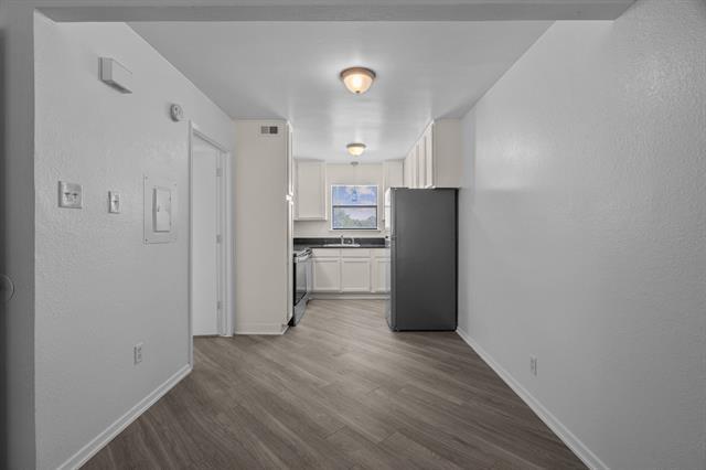 Building Photo - 320 E 4th St