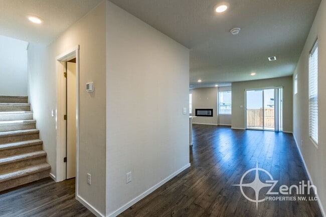 Building Photo - 215 N Layla Pl