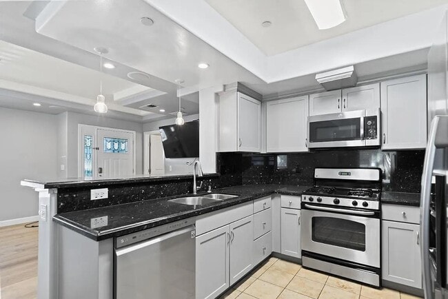 Building Photo - 108 Balbach St