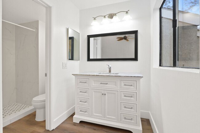 Building Photo - Rehabbed Newport Beach Townhome