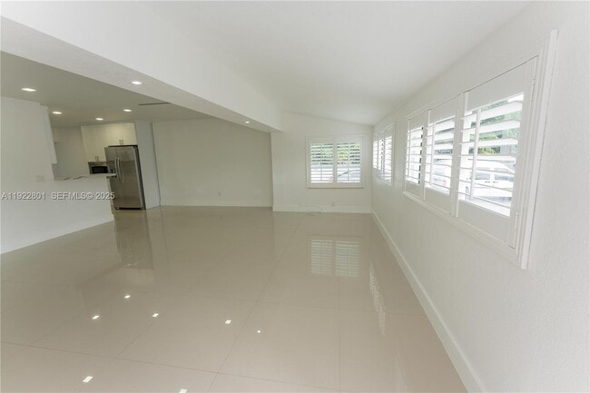 Building Photo - 230 E 56th St