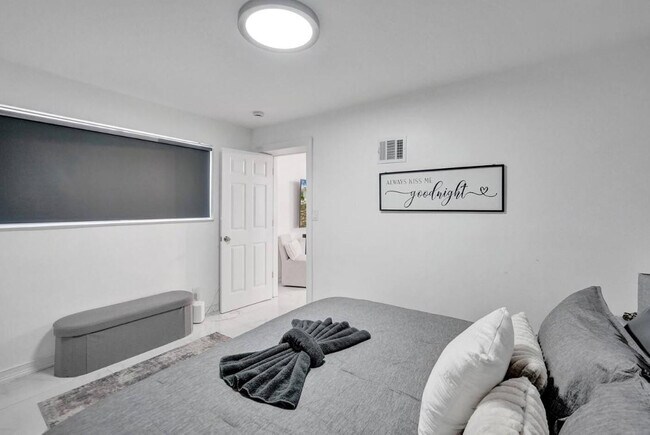 Building Photo - 2001 Washington St