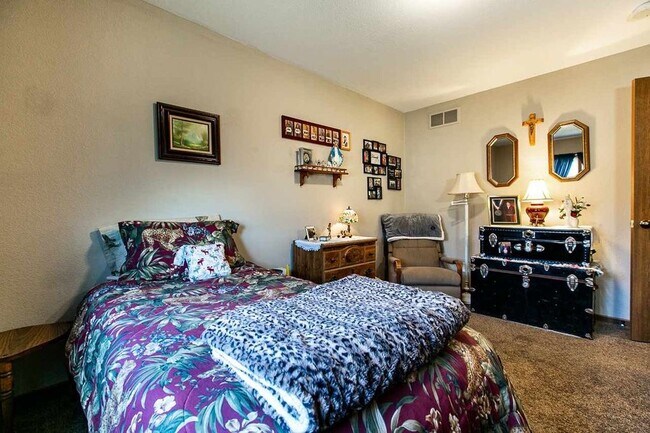 Building Photo - 2139 Hummingbird Dr