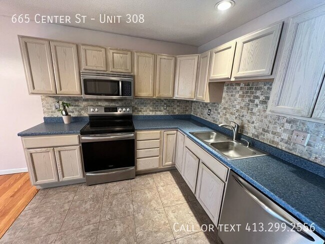 Building Photo - 665 Center St