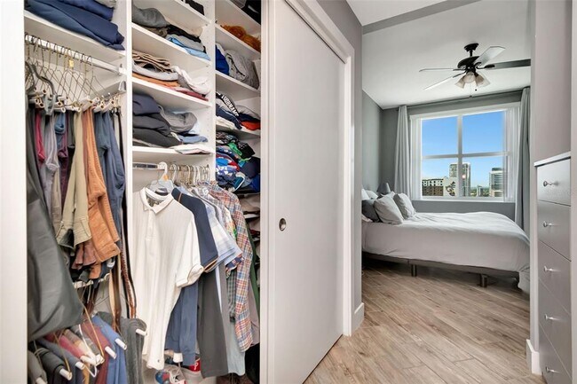 Building Photo - 1120 E Kennedy Blvd