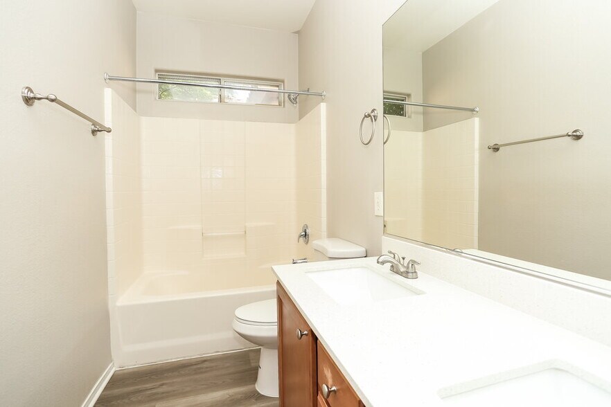 Building Photo - 8928 Brentwood Grove Ct