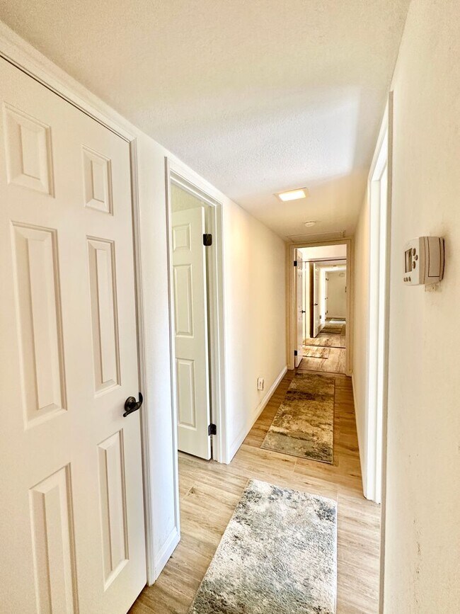 Building Photo - Sweet Single-Story, Completely Detached, Home in the Picturesque Fallbrook Village HOA Community!
