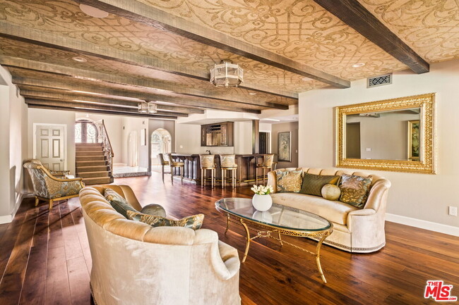 Building Photo - 1047 E Pomello Dr