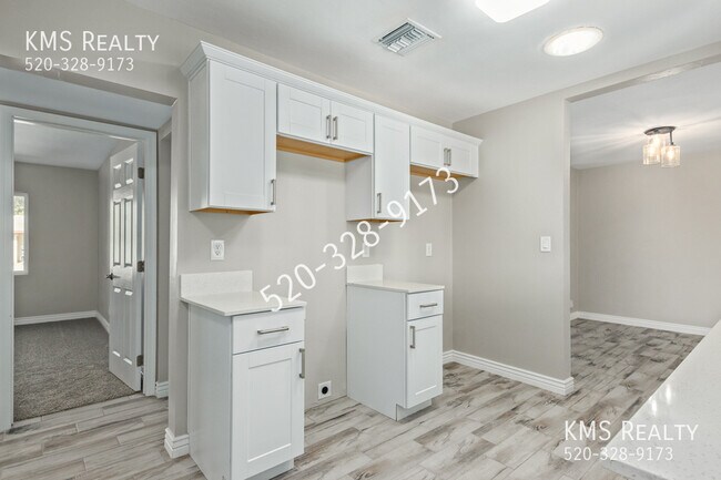 Building Photo - 901 S Belvedere Ave