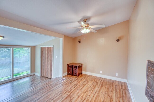 Building Photo - 207 Mountain Top