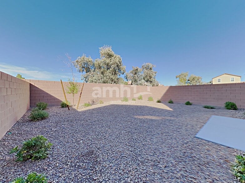 Building Photo - 9875 S Eastern Ave