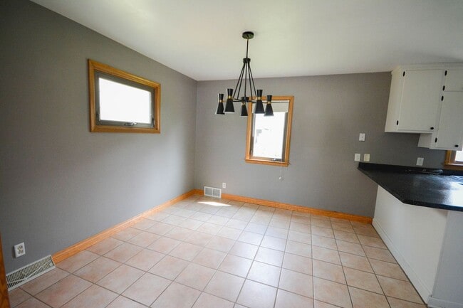 Building Photo - Beautiful 2-story home in Slatterly Park neighborhood!