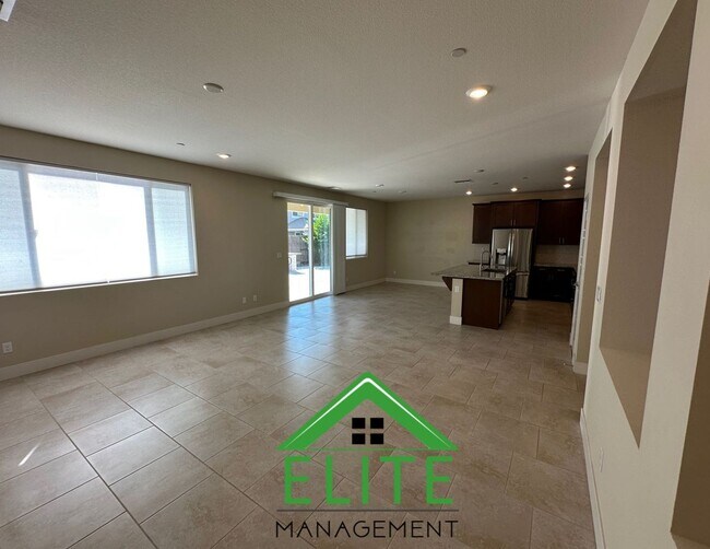 Building Photo - Charming and Spacious Home in Desirable El...