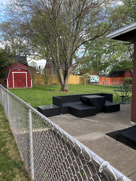 Building Photo - 7252 Thomas Dr