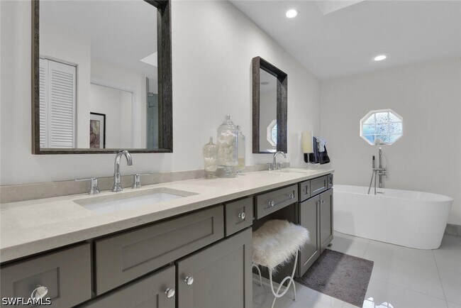 Building Photo - 2124 Paget Cir